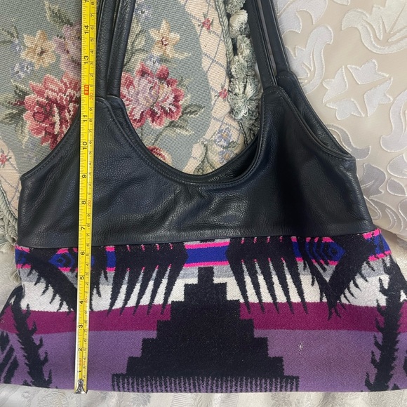 Aztec Black and Tan Leather Handbag - Picture 3 of 9